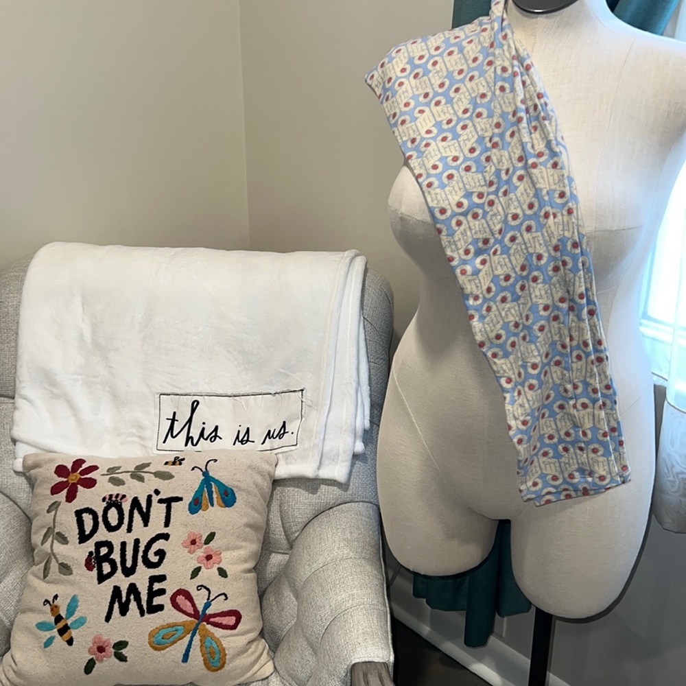 LuLaRoe One Size Scroll Print Legging• Preloved Condition